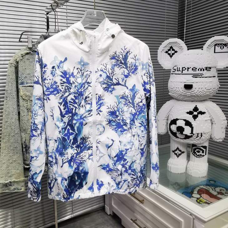 Picture of Louis Vuitton Jackets _SKULVM-3XL12yn16832556